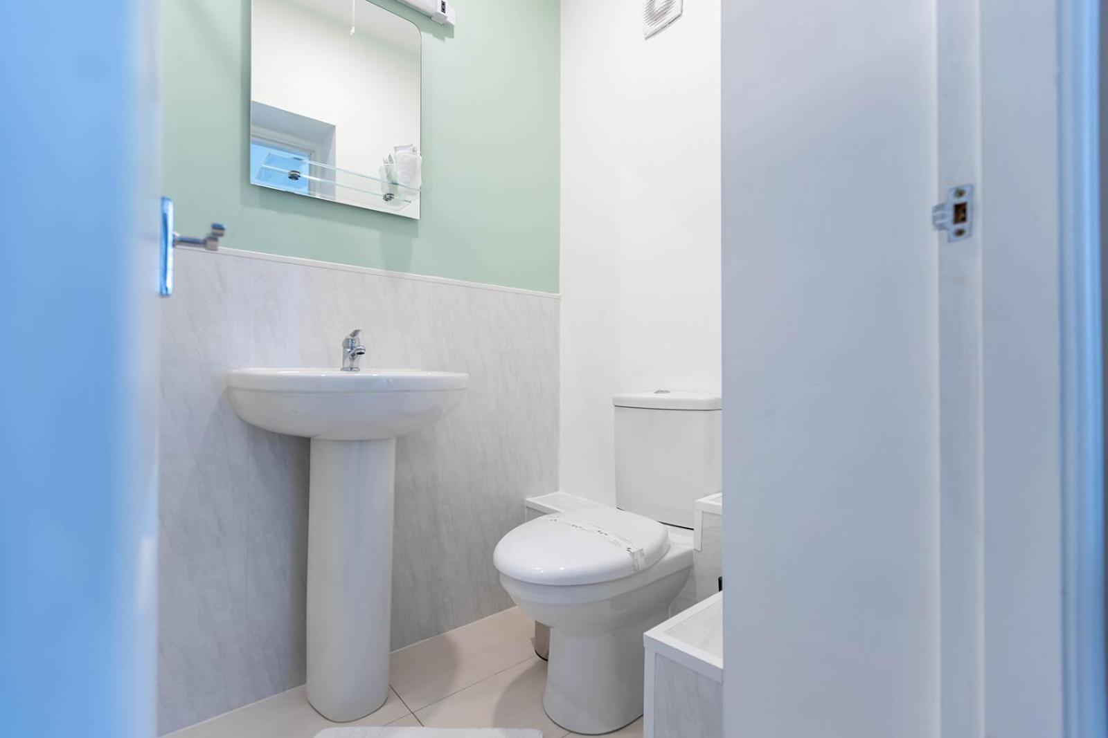 Windermere Studio Rooms - With Free Car Parking Onsite Esterno foto