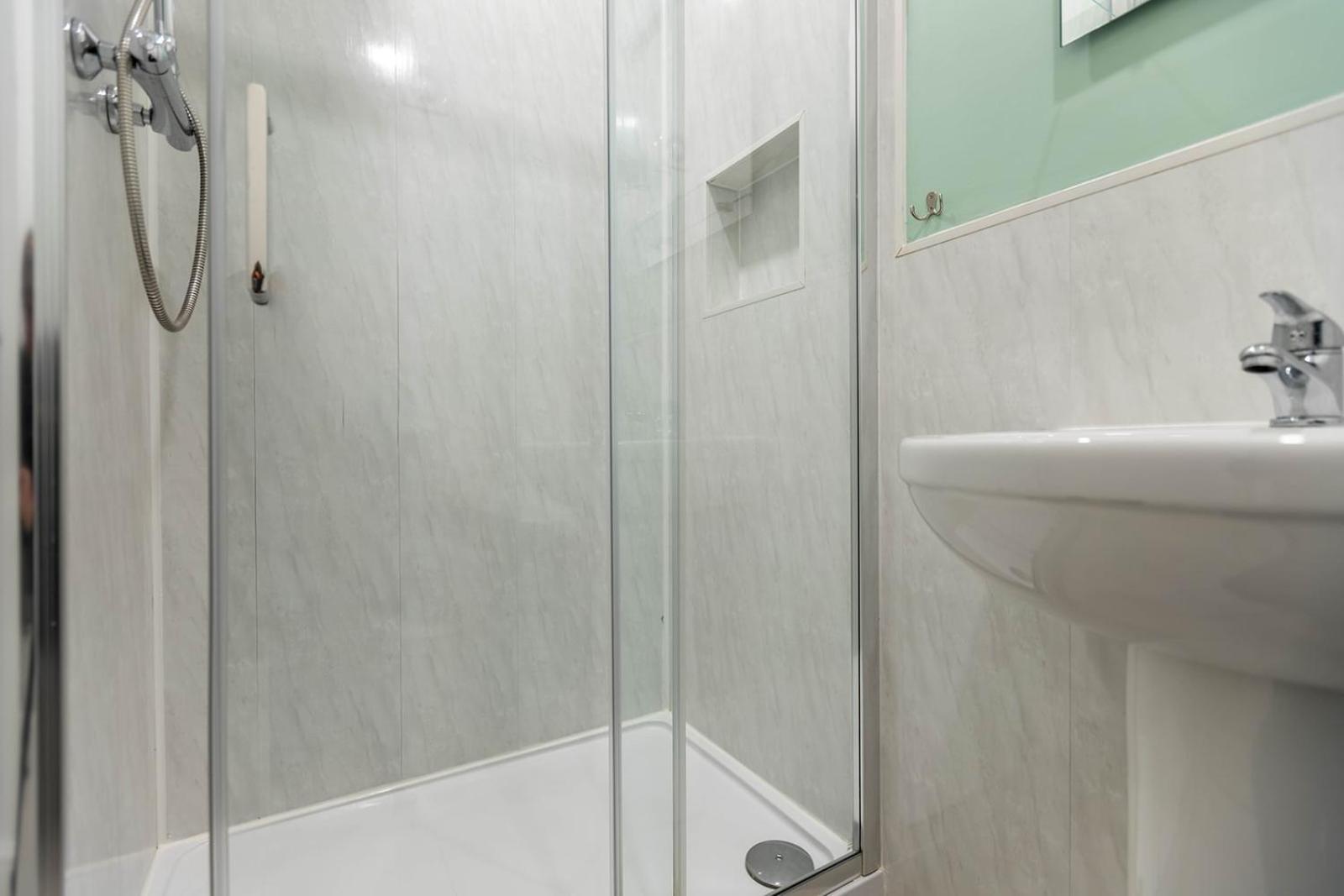 Windermere Studio Rooms - With Free Car Parking Onsite Esterno foto
