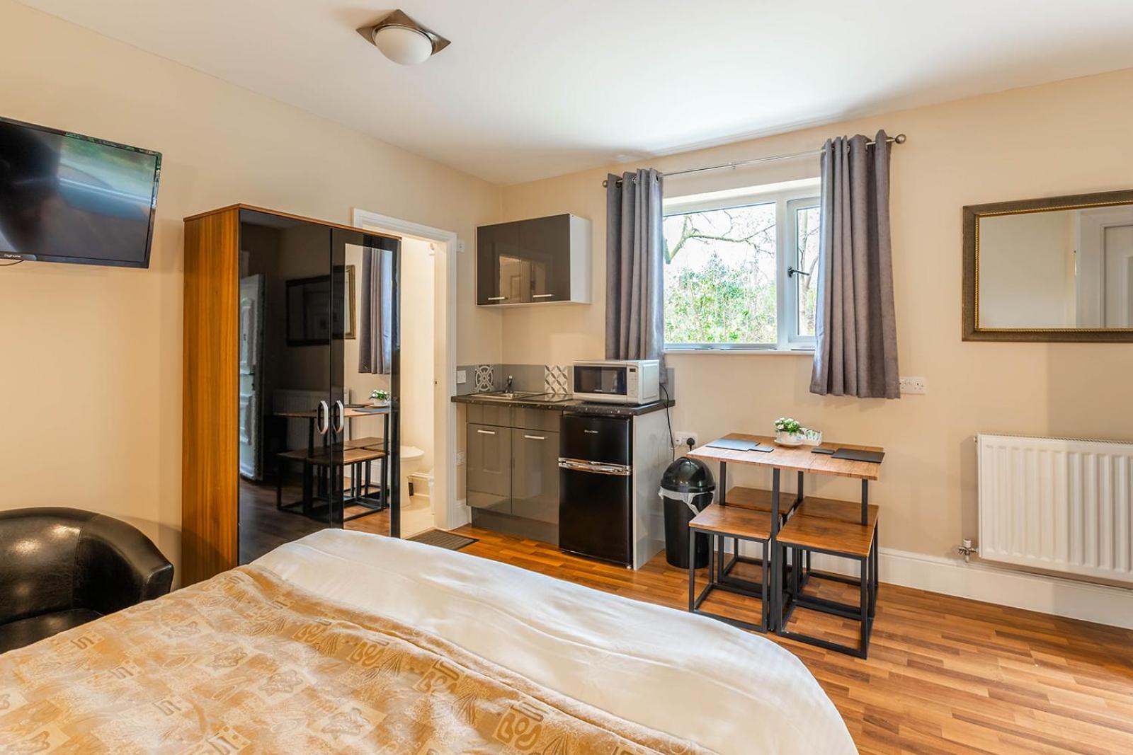 Windermere Studio Rooms - With Free Car Parking Onsite Esterno foto