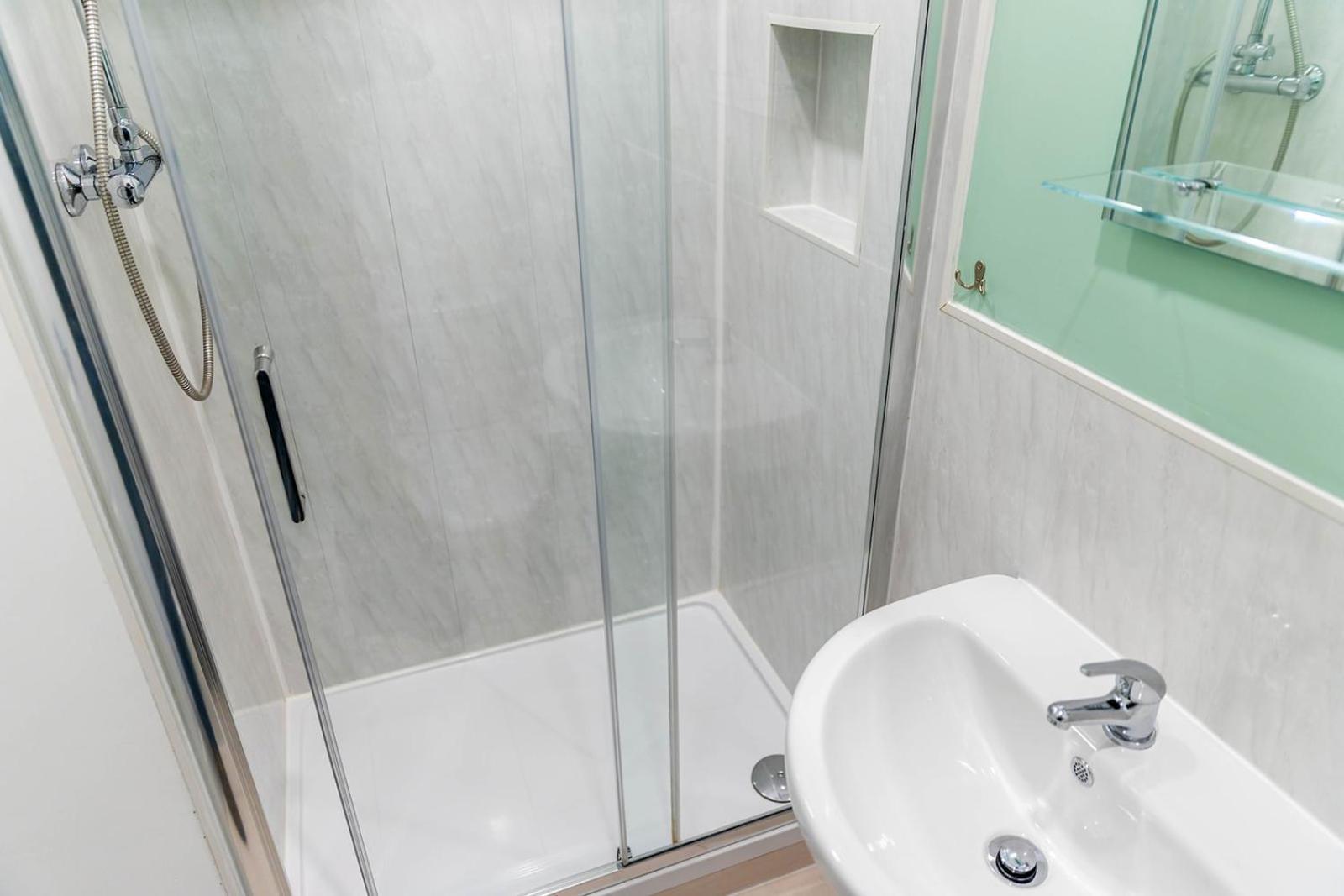 Windermere Studio Rooms - With Free Car Parking Onsite Esterno foto