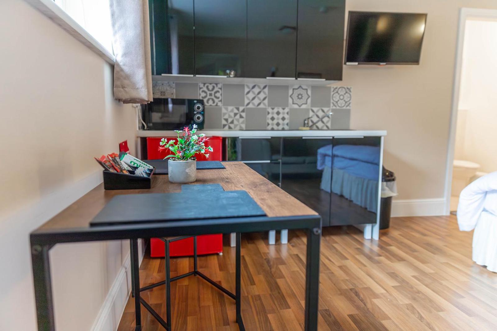 Windermere Studio Rooms - With Free Car Parking Onsite Esterno foto