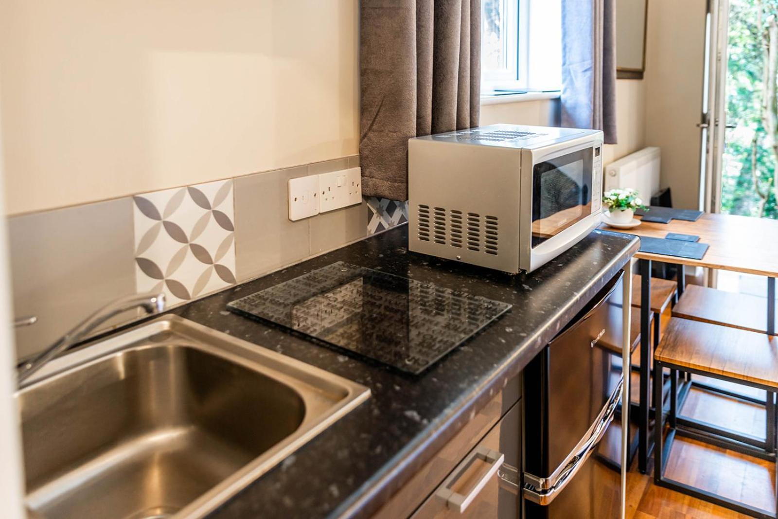 Windermere Studio Rooms - With Free Car Parking Onsite Esterno foto
