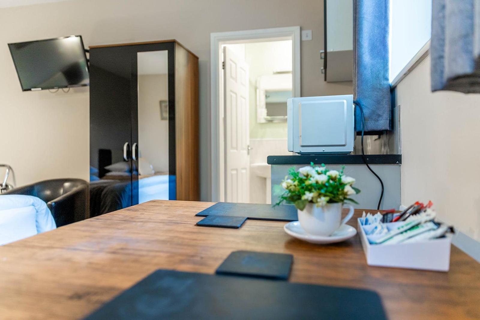 Windermere Studio Rooms - With Free Car Parking Onsite Esterno foto