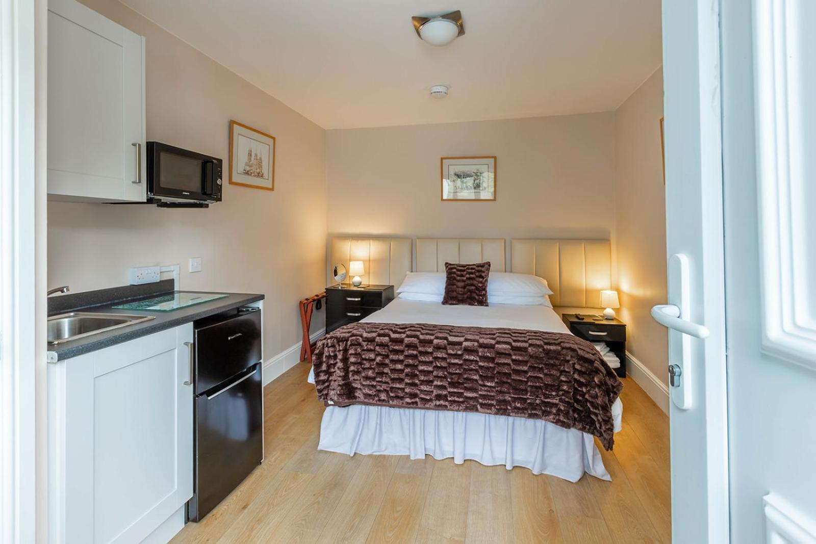 Windermere Studio Rooms - With Free Car Parking Onsite Esterno foto