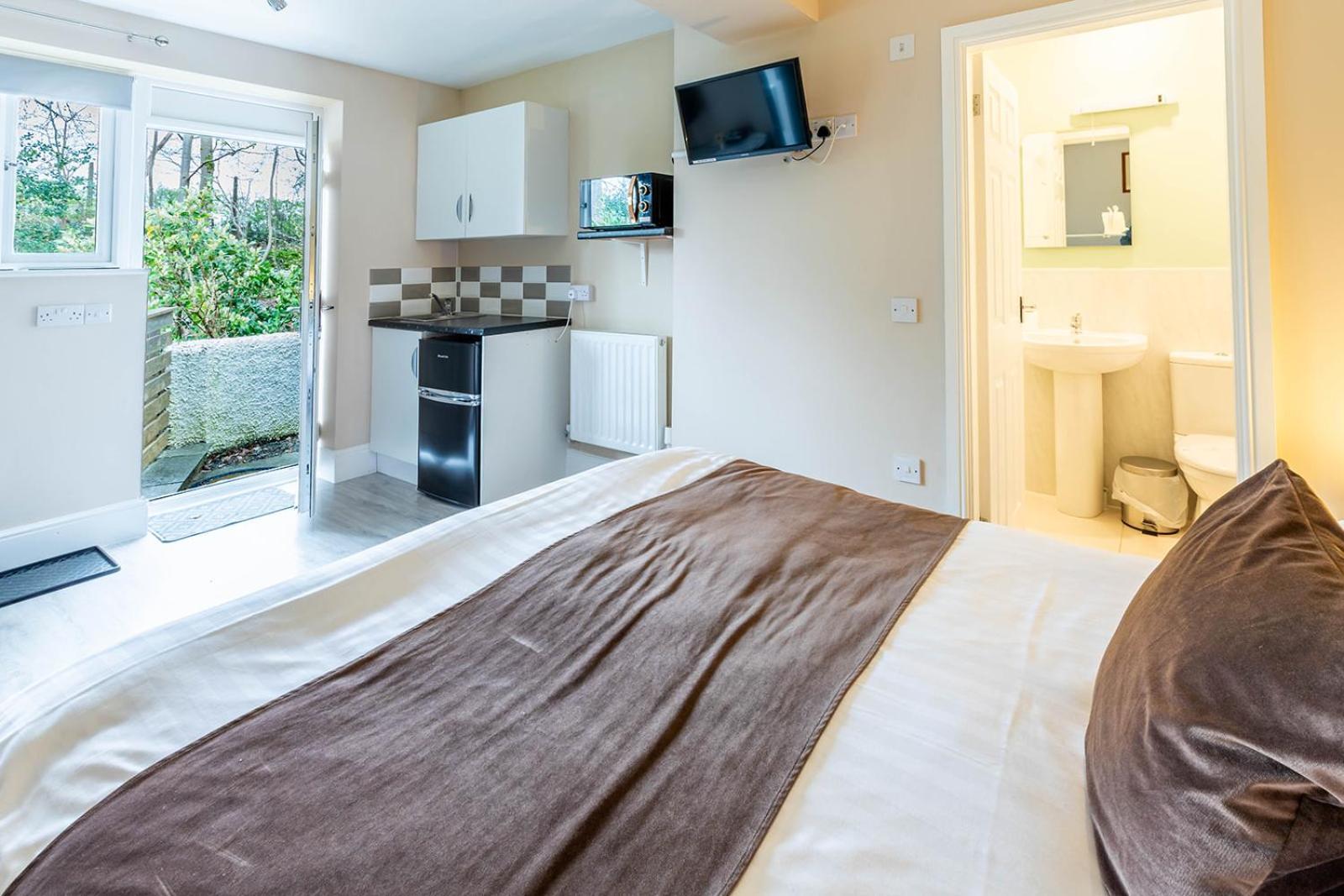 Windermere Studio Rooms - With Free Car Parking Onsite Esterno foto