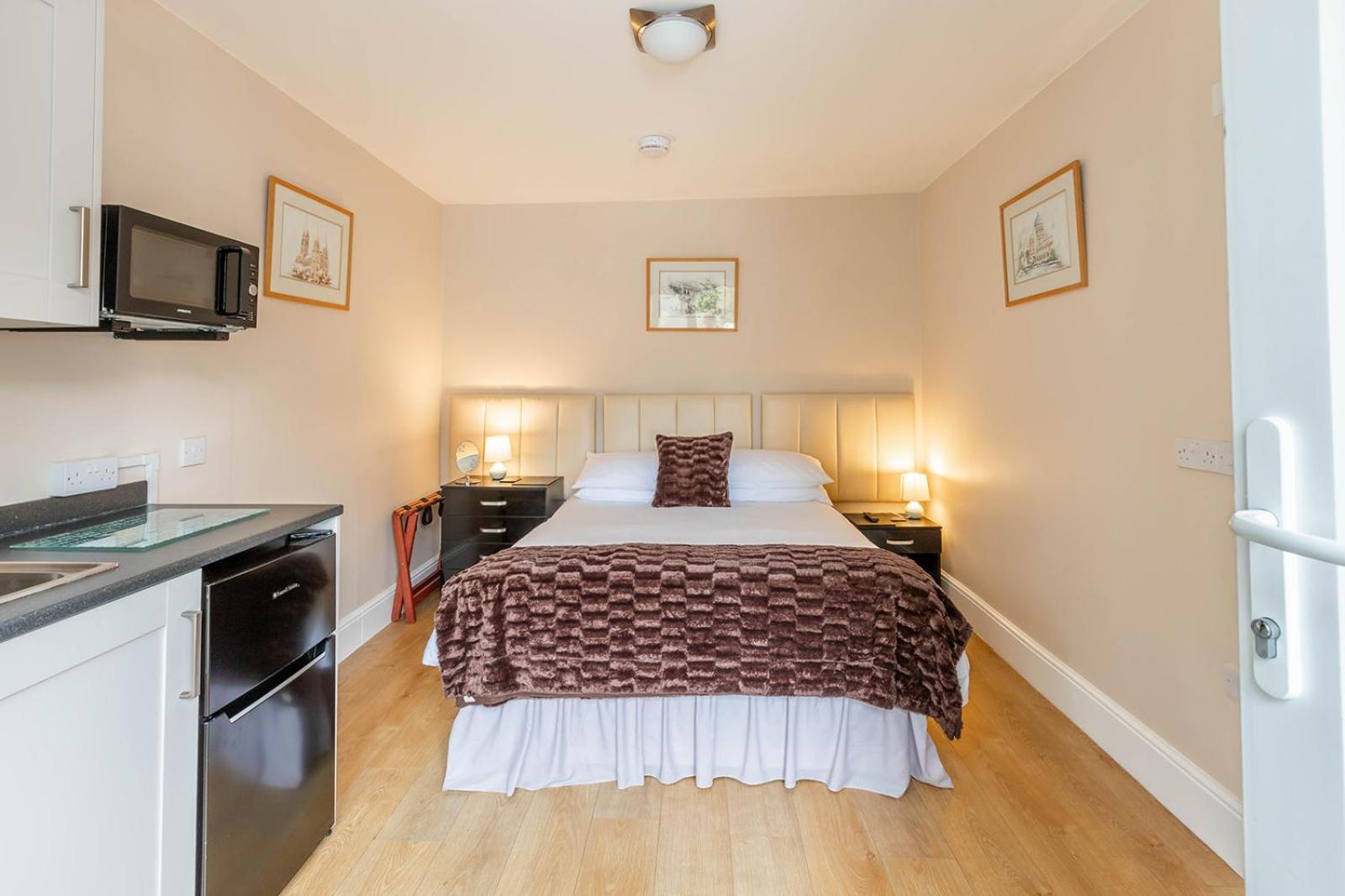 Windermere Studio Rooms - With Free Car Parking Onsite Esterno foto