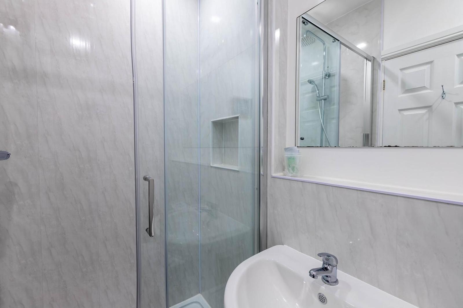 Windermere Studio Rooms - With Free Car Parking Onsite Esterno foto